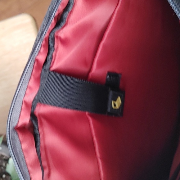 Unisex URBANI shoulder Nylon messenger tablet crossbody bag - Picture 8 of 10